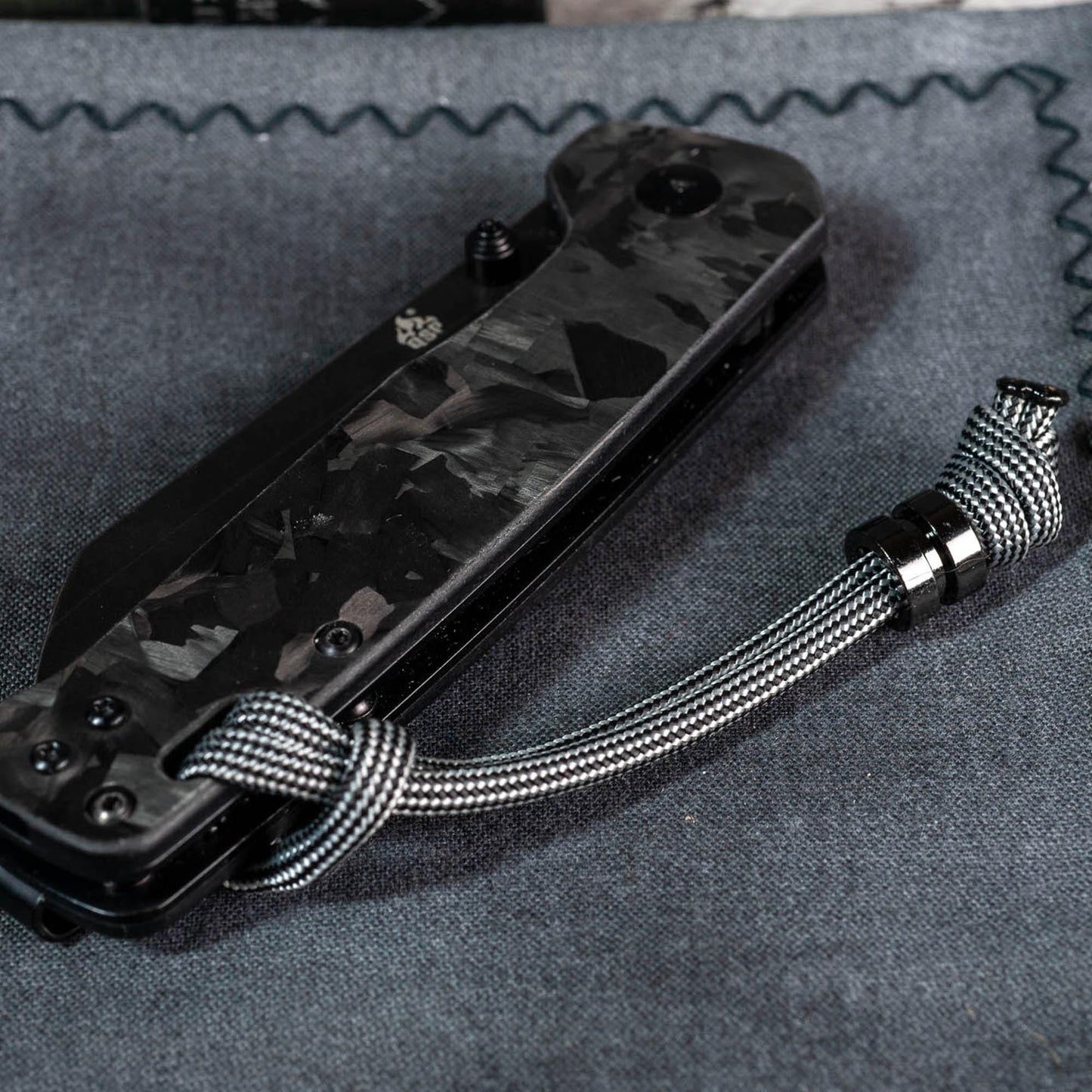 Minimal 550 Paracord Knife Lanyard | Choose From 70 Cord Colors and 5 Beads