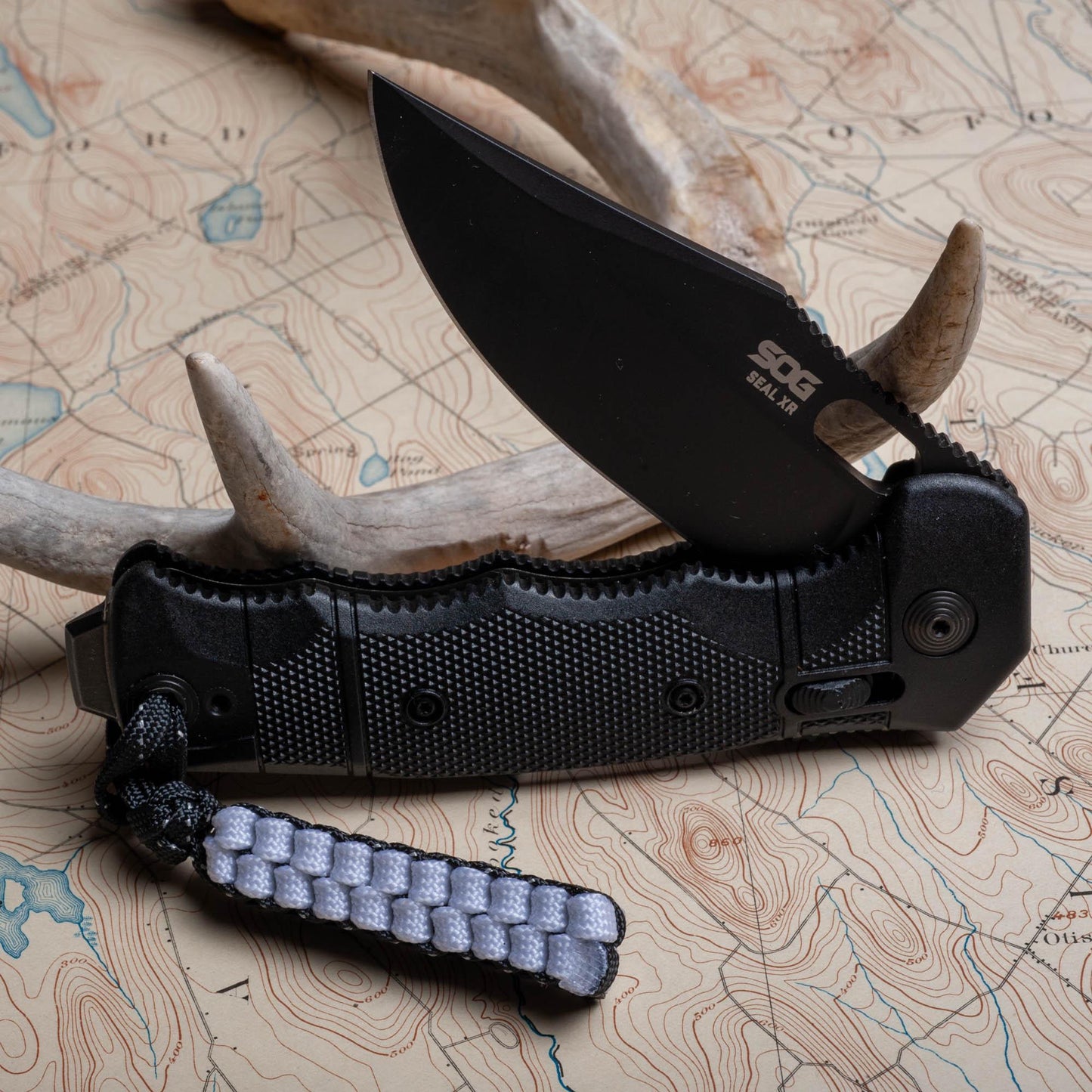 Glow In The Dark and Reflective Black Square Knot 550 Paracord Knife Lanyard